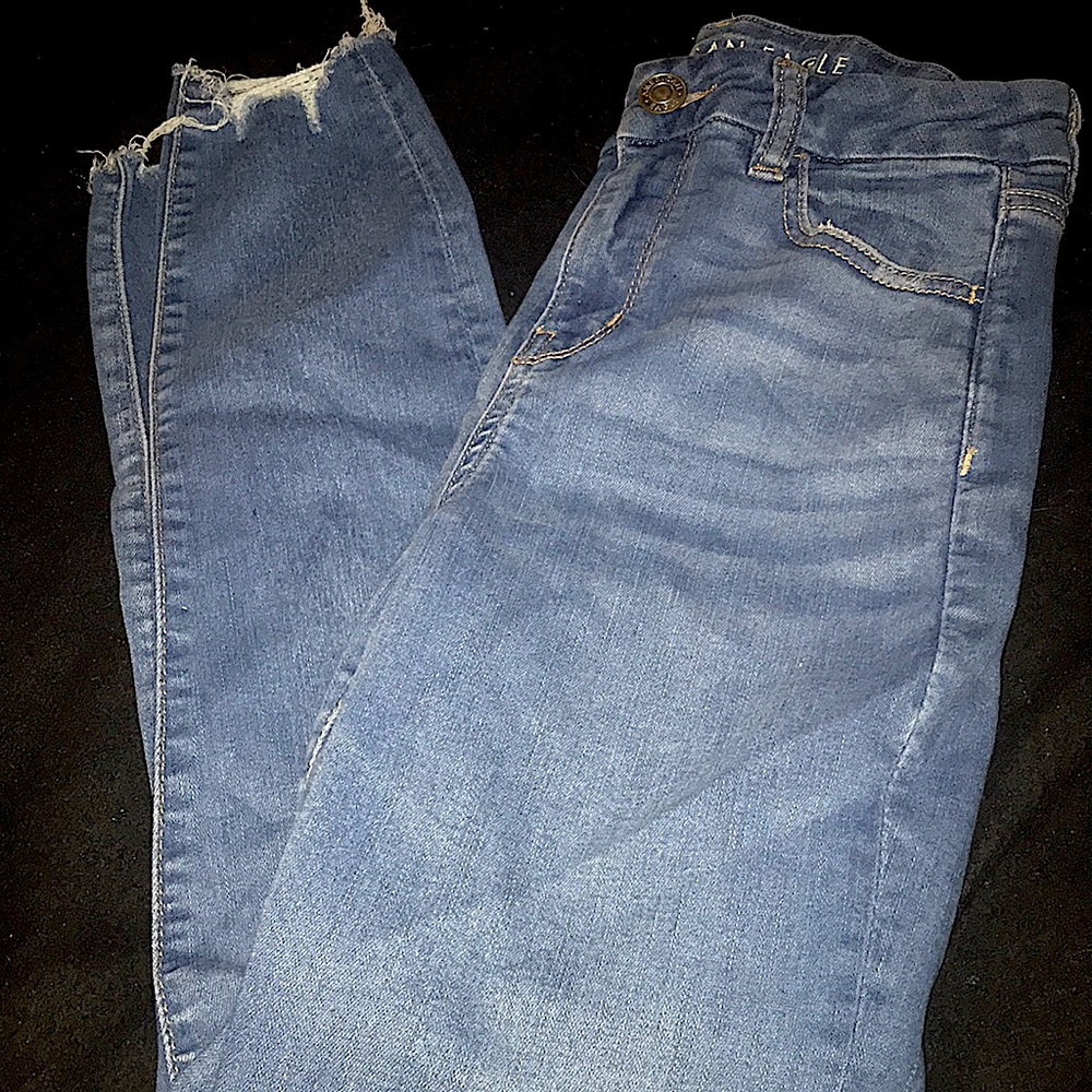 High-rise American Eagle curry jeans. (Distressed ankles)